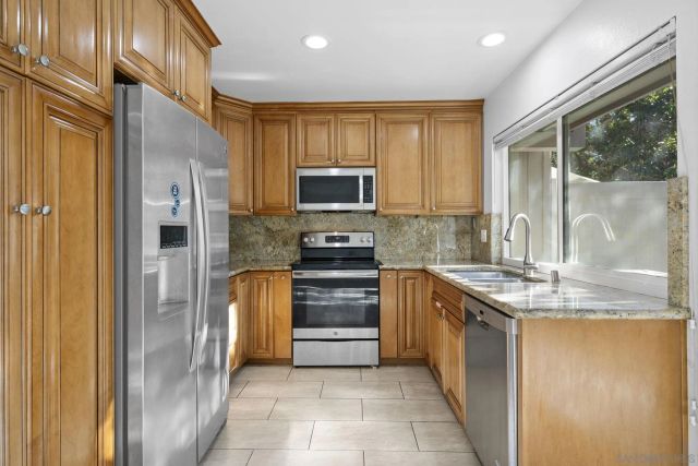 17382 Caminito Masada, San Diego, CA 92127