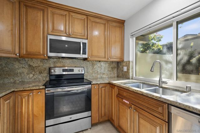 17382 Caminito Masada, San Diego, CA 92127