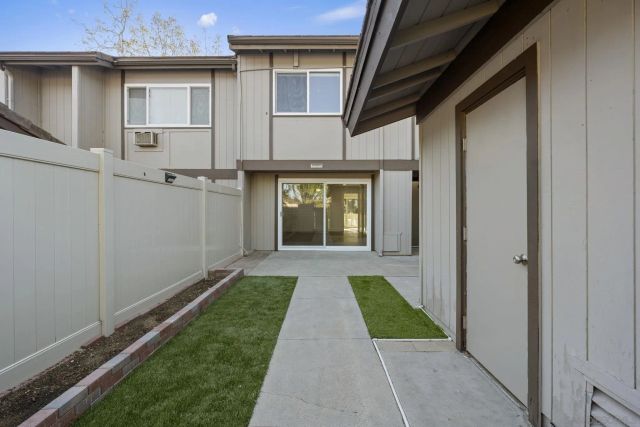 17382 Caminito Masada, San Diego, CA 92127