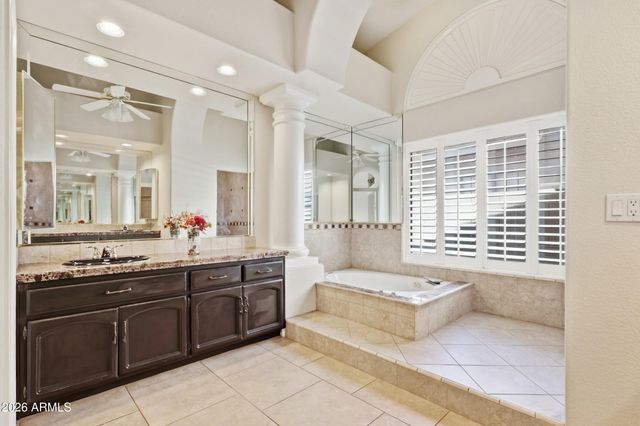 1156 E GRANDVIEW Road, Phoenix, AZ 85022