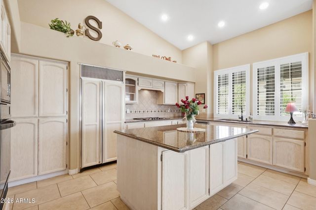 1156 E GRANDVIEW Road, Phoenix, AZ 85022