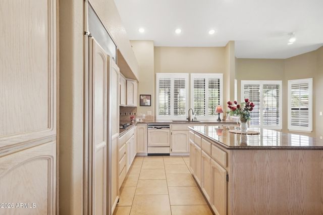 1156 E GRANDVIEW Road, Phoenix, AZ 85022