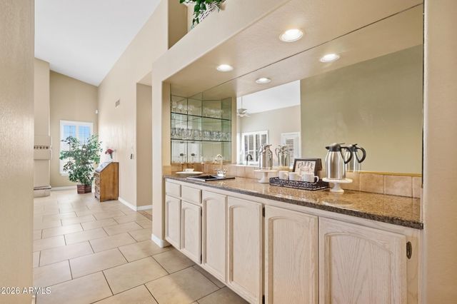 1156 E GRANDVIEW Road, Phoenix, AZ 85022