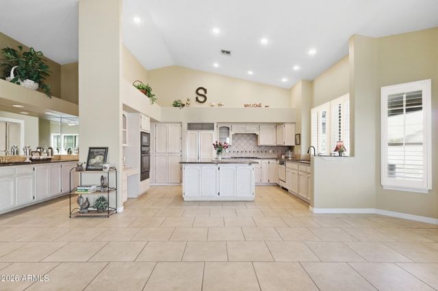 1156 E GRANDVIEW Road, Phoenix, AZ 85022