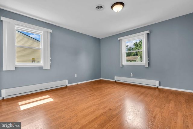3 RANDALLS DR, Toms River, NJ 08757