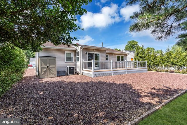 3 RANDALLS DR, Toms River, NJ 08757