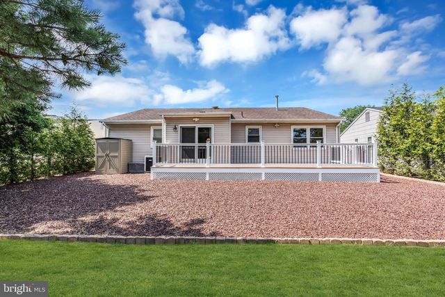 3 RANDALLS DR, Toms River, NJ 08757