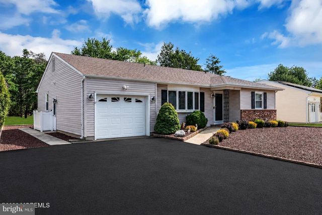 3 RANDALLS DR, Toms River, NJ 08757
