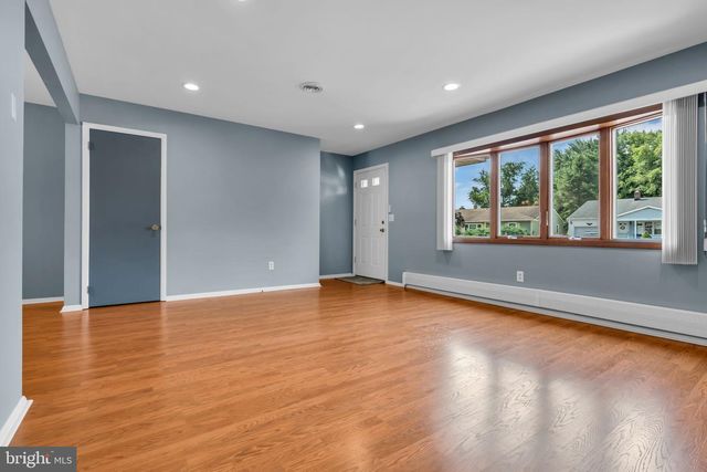 3 RANDALLS DR, Toms River, NJ 08757