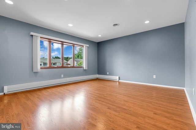 3 RANDALLS DR, Toms River, NJ 08757