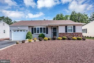 3 RANDALLS DR, Toms River, NJ 08757