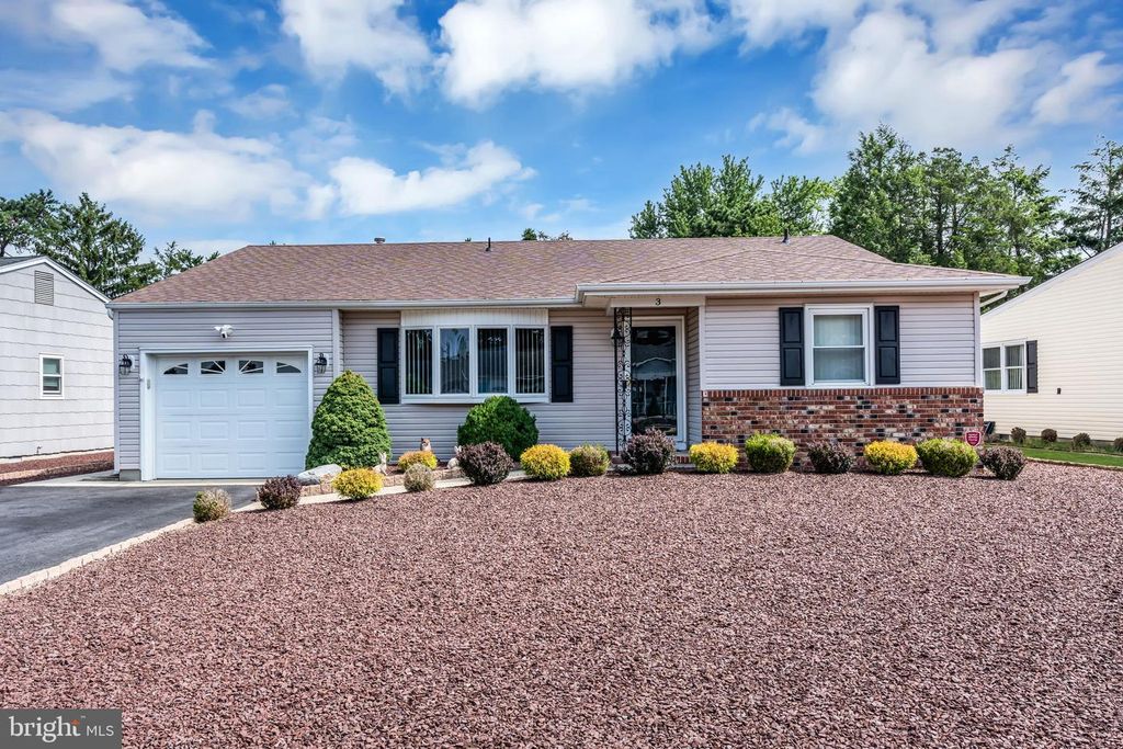 3 RANDALLS DR, Toms River, NJ 08757