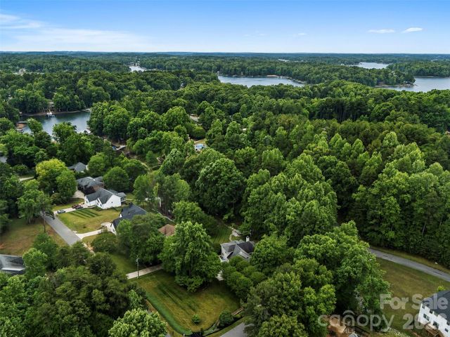 105 Ridge Top Road, Mooresville, NC 28117