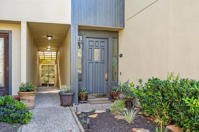 1112 Bering Drive 38, Houston, TX 77057