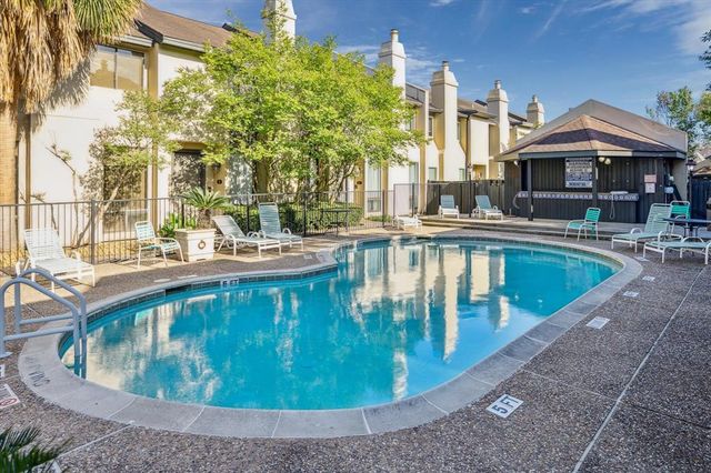 1112 Bering Drive 38, Houston, TX 77057