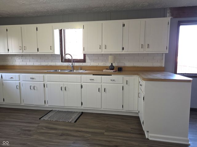 212 W Burnside Avenue, Fairland, IN 46126