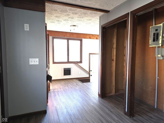 212 W Burnside Avenue, Fairland, IN 46126