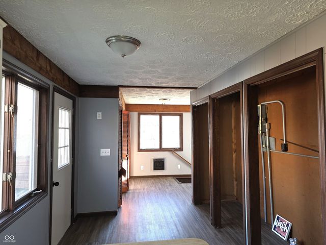 212 W Burnside Avenue, Fairland, IN 46126