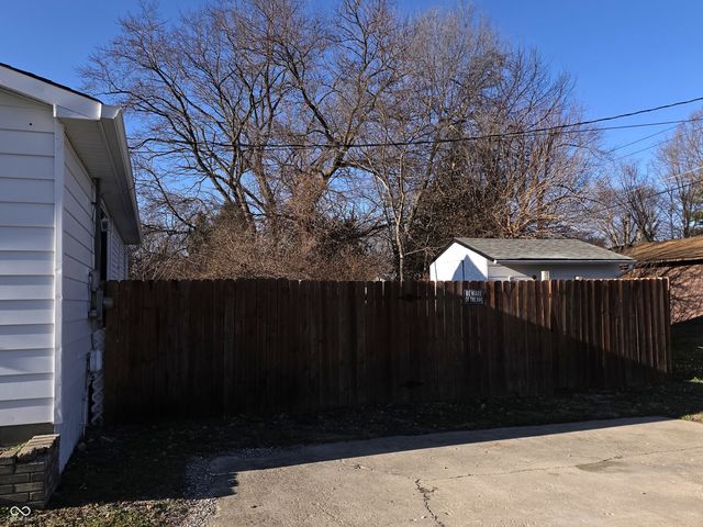 212 W Burnside Avenue, Fairland, IN 46126