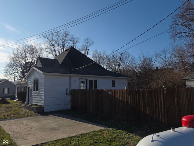212 W Burnside Avenue, Fairland, IN 46126