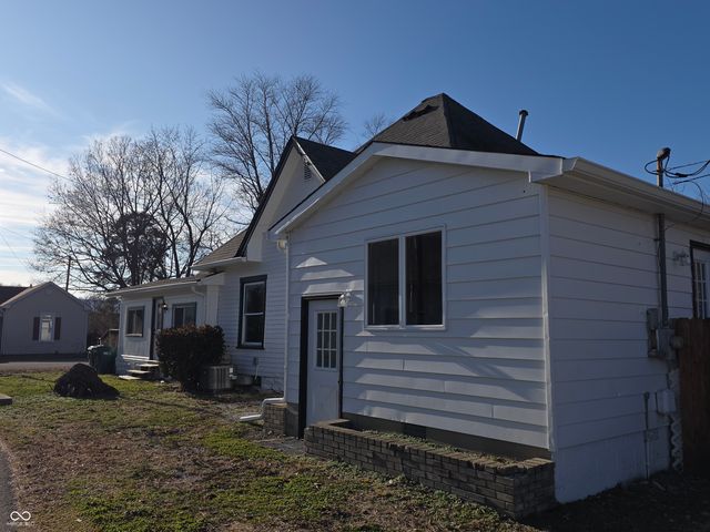 212 W Burnside Avenue, Fairland, IN 46126