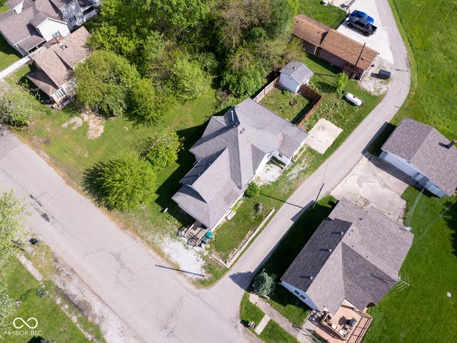 212 W Burnside Avenue, Fairland, IN 46126