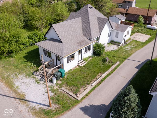 212 W Burnside Avenue, Fairland, IN 46126