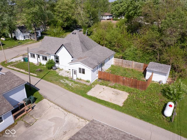 212 W Burnside Avenue, Fairland, IN 46126