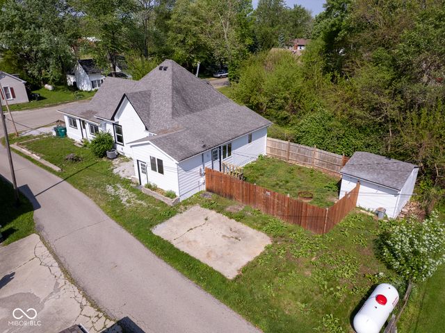 212 W Burnside Avenue, Fairland, IN 46126