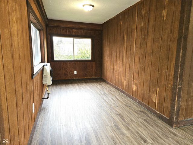 212 W Burnside Avenue, Fairland, IN 46126