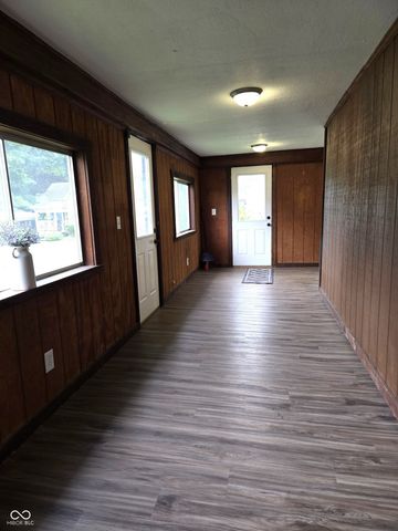 212 W Burnside Avenue, Fairland, IN 46126