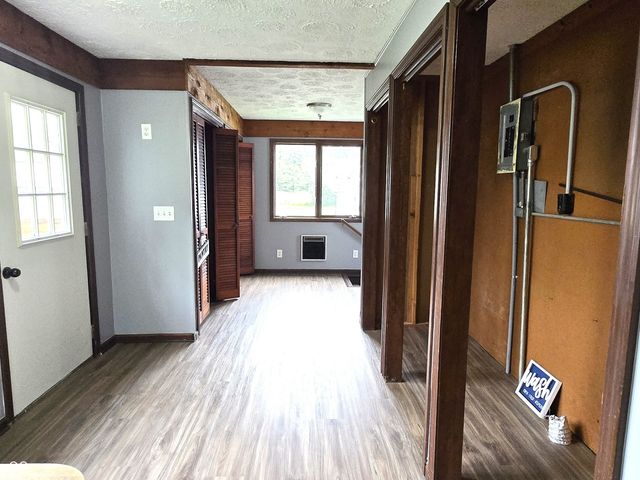 212 W Burnside Avenue, Fairland, IN 46126