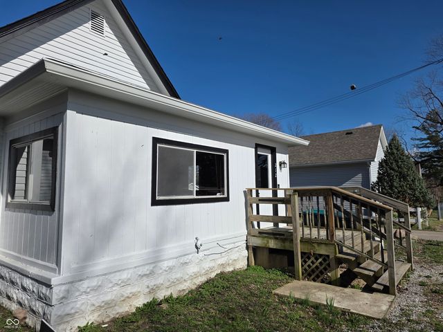 212 W Burnside Avenue, Fairland, IN 46126