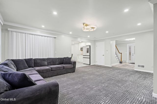 798 Downing Street, Niskayuna, NY 12309