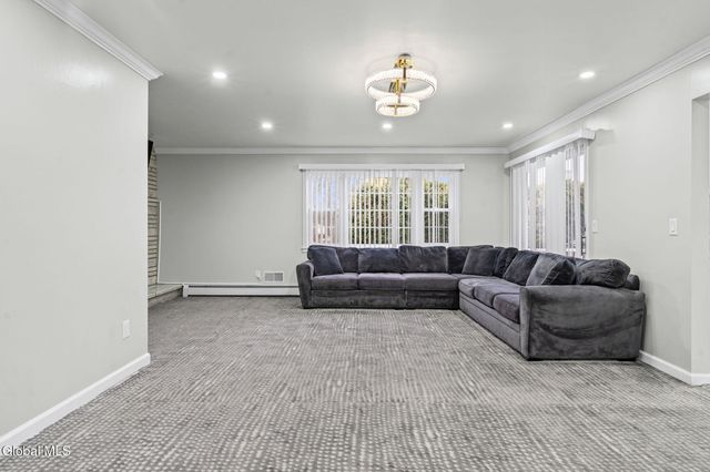 798 Downing Street, Niskayuna, NY 12309