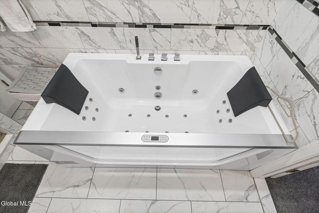 798 Downing Street, Niskayuna, NY 12309