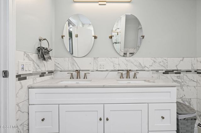 798 Downing Street, Niskayuna, NY 12309