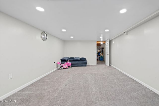 798 Downing Street, Niskayuna, NY 12309