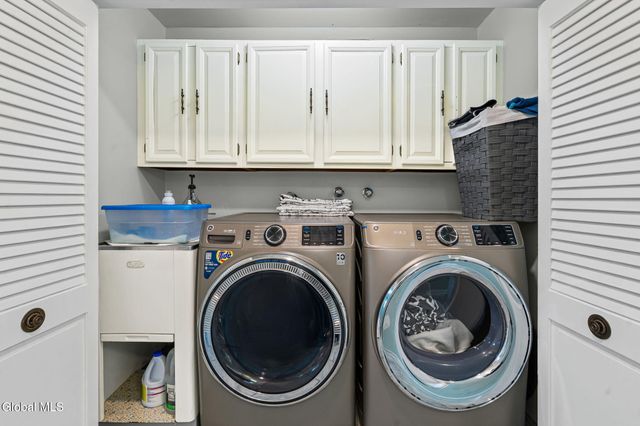 798 Downing Street, Niskayuna, NY 12309