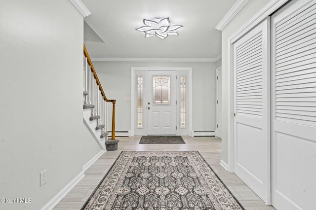 798 Downing Street, Niskayuna, NY 12309