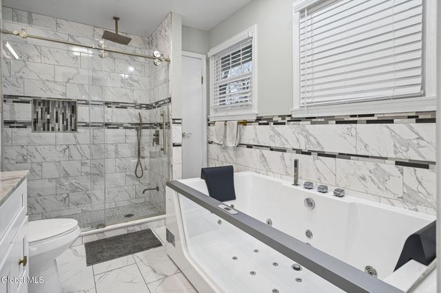 798 Downing Street, Niskayuna, NY 12309