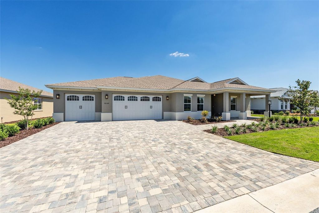 Image 2 of property listing at 10109 SW 82ND PLACE ROAD, Ocala, FL 34481
