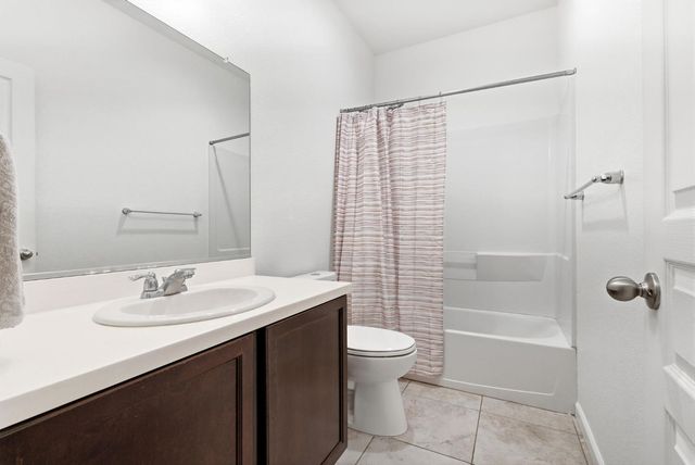 3934 E College, Visalia, CA 93292