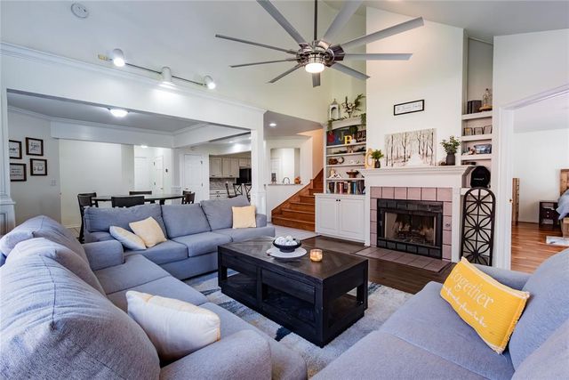 9014 N Timberview Drive, Midwest City, OK 73130