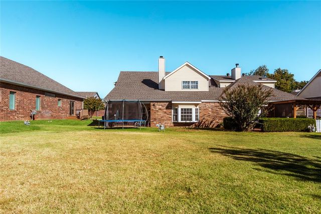 9014 N Timberview Drive, Midwest City, OK 73130