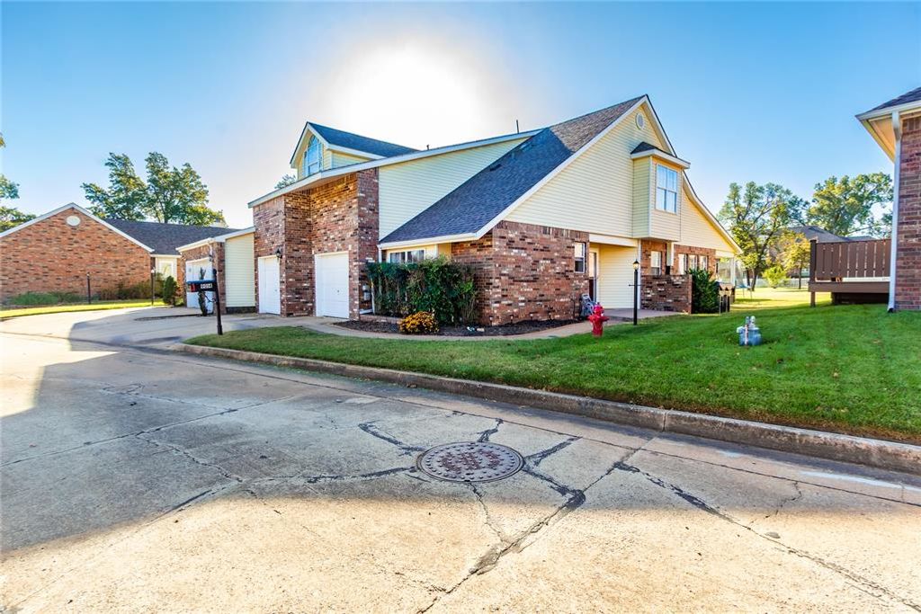 9014 N Timberview Drive, Midwest City, OK 73130