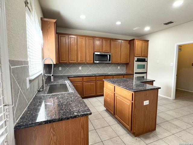 404 Circle Star, Schertz, TX 78154