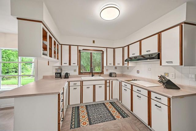 7266 N Pierron ROAD, Glendale, WI 53209