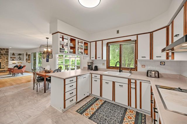 7266 N Pierron ROAD, Glendale, WI 53209