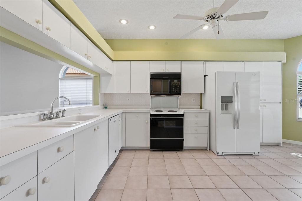Image 5 of property listing at 1186 DARTFORD DRIVE, Tarpon Springs, FL 34688